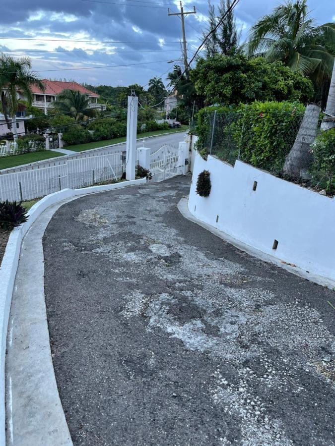 The Lodge @ Peaceful Palms Montego Bay Exterior photo