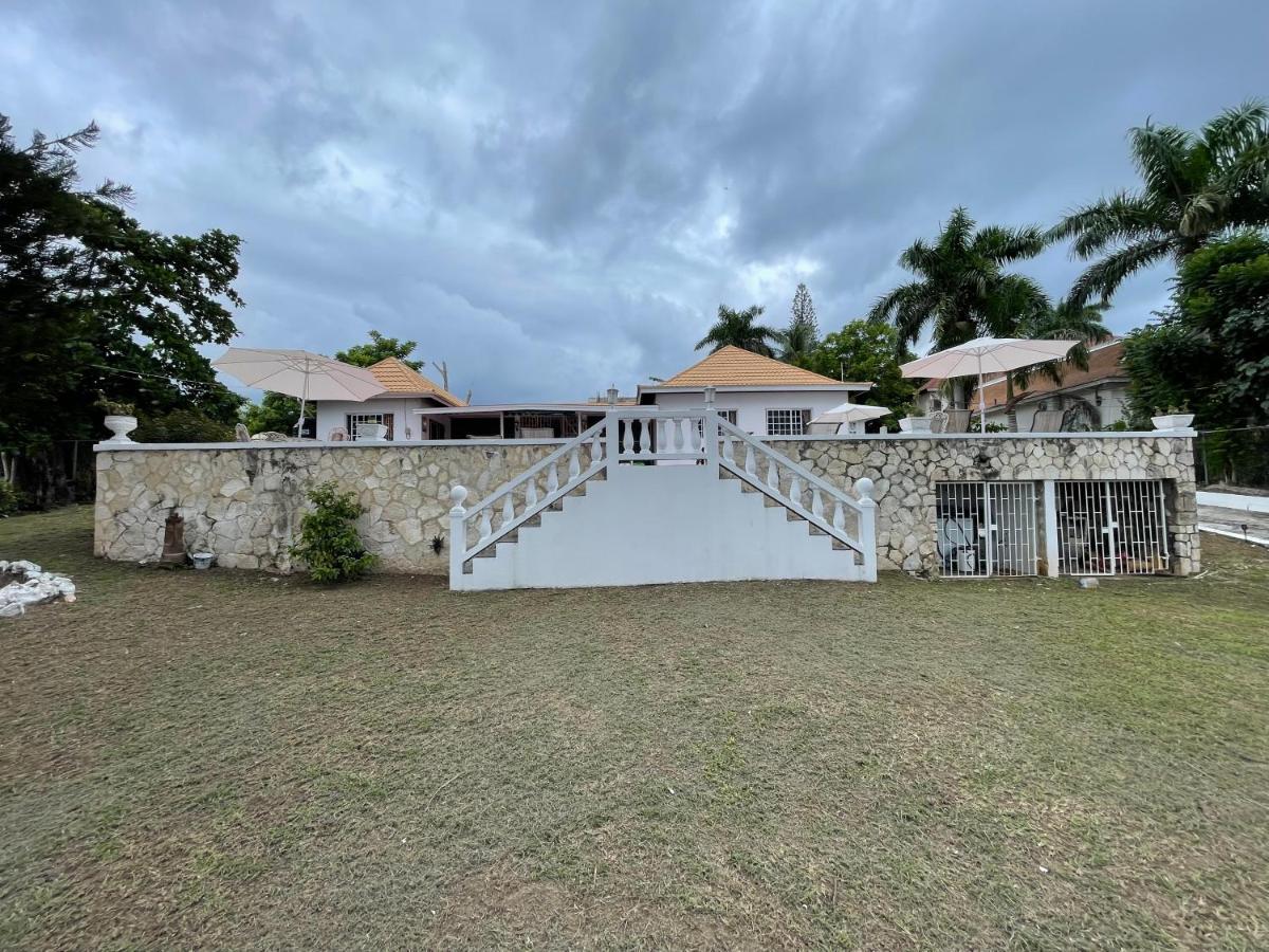 The Lodge @ Peaceful Palms Montego Bay Exterior photo