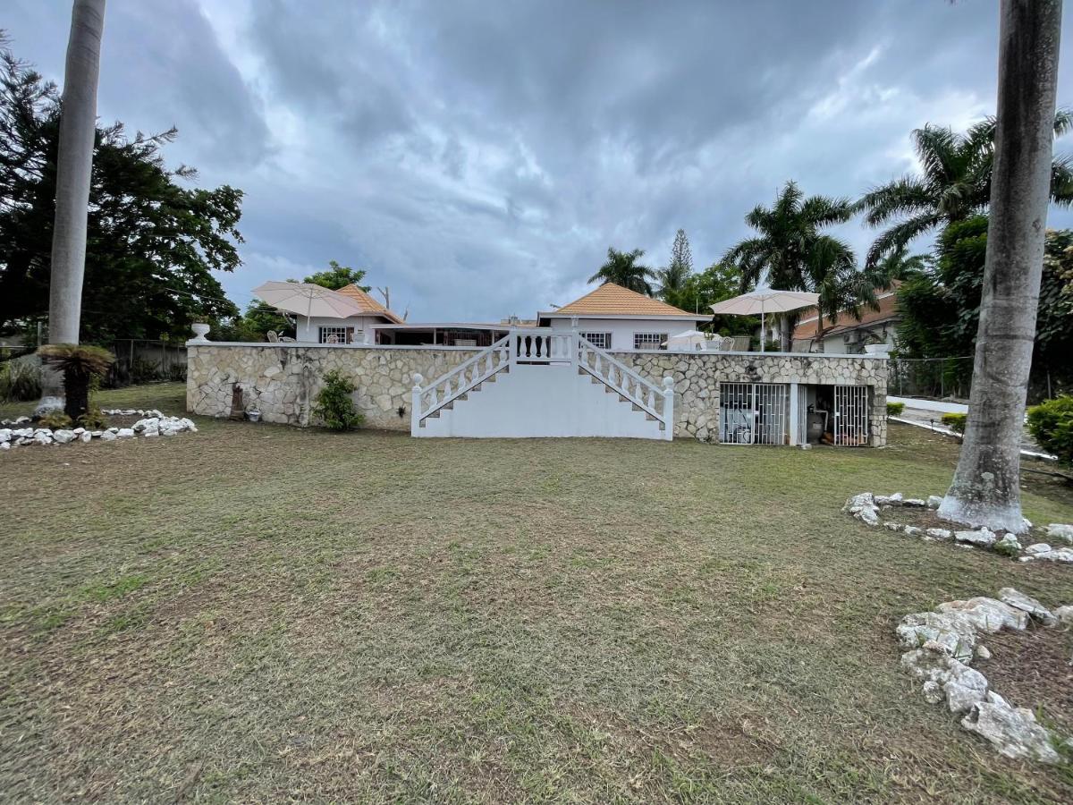 The Lodge @ Peaceful Palms Montego Bay Exterior photo