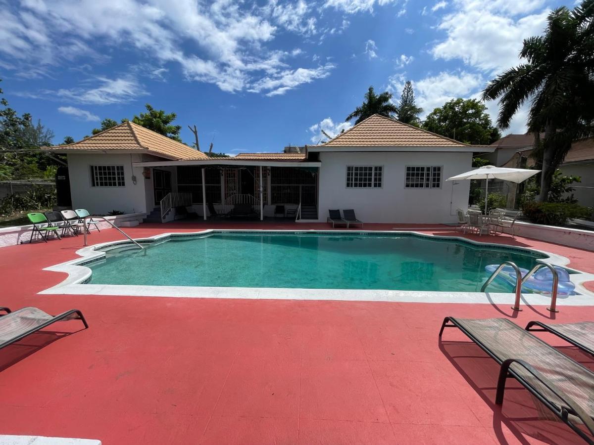 The Lodge @ Peaceful Palms Montego Bay Exterior photo