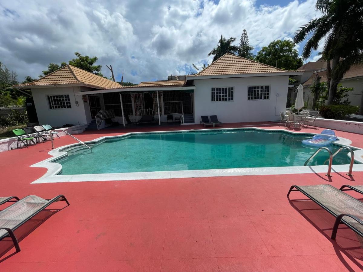 The Lodge @ Peaceful Palms Montego Bay Exterior photo