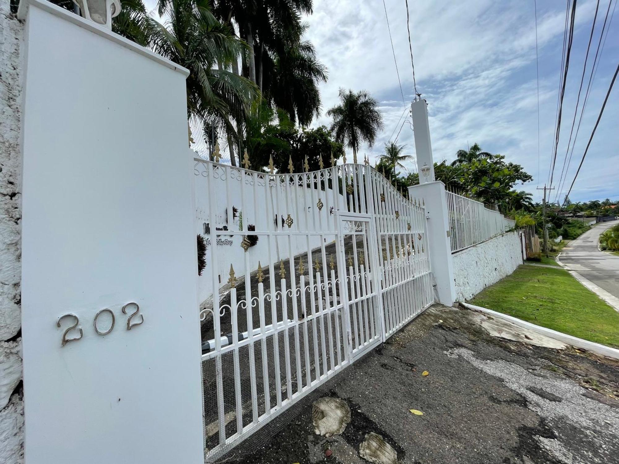 The Lodge @ Peaceful Palms Montego Bay Exterior photo